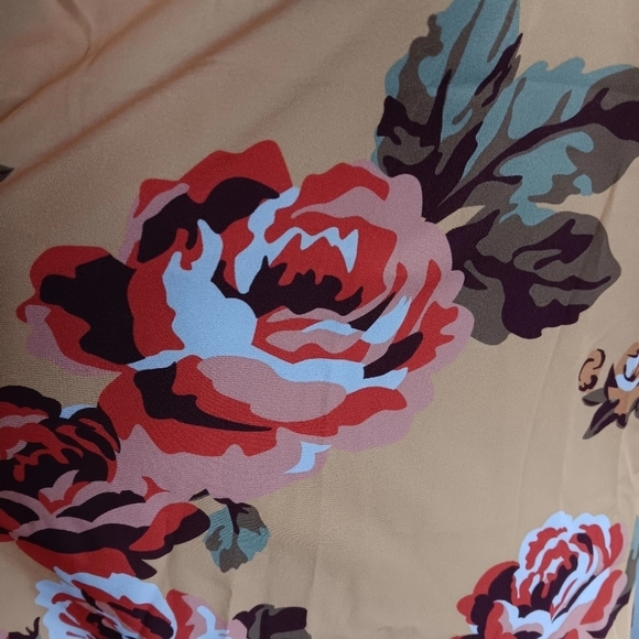 Shein sleeveless V-neck mustard colored floral blouse - Picture 5 of 6